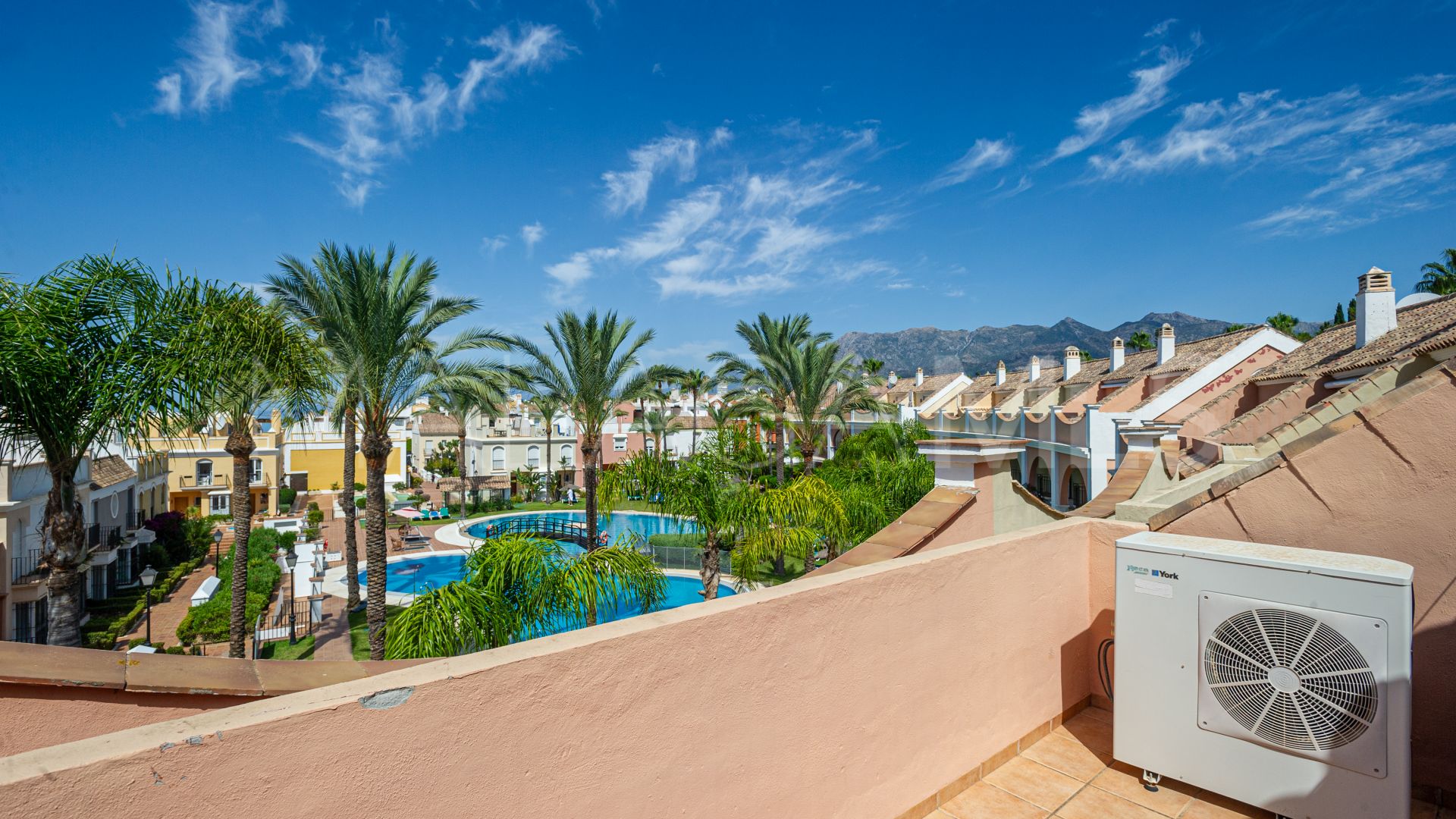 Town house for sale in Dunas de Bahia Marbella