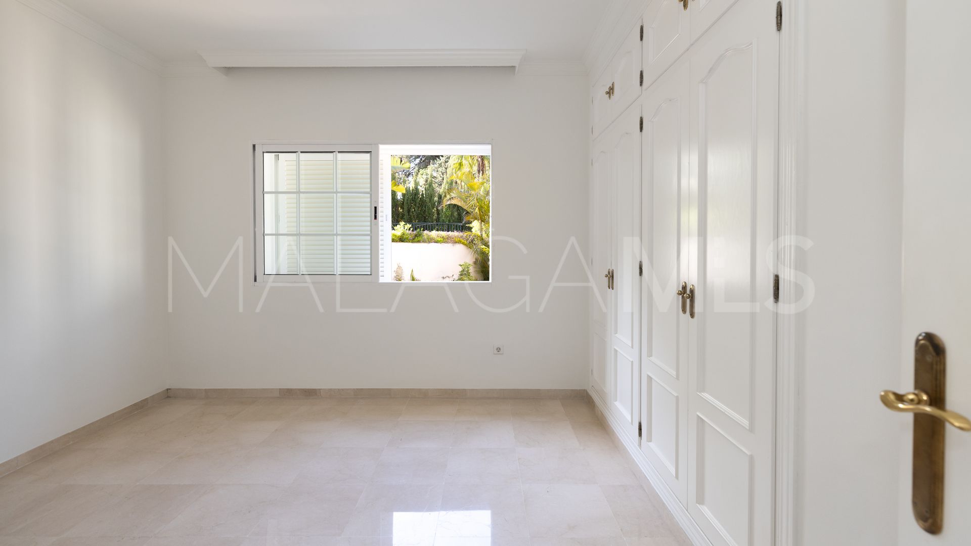 Villa for sale in Calahonda