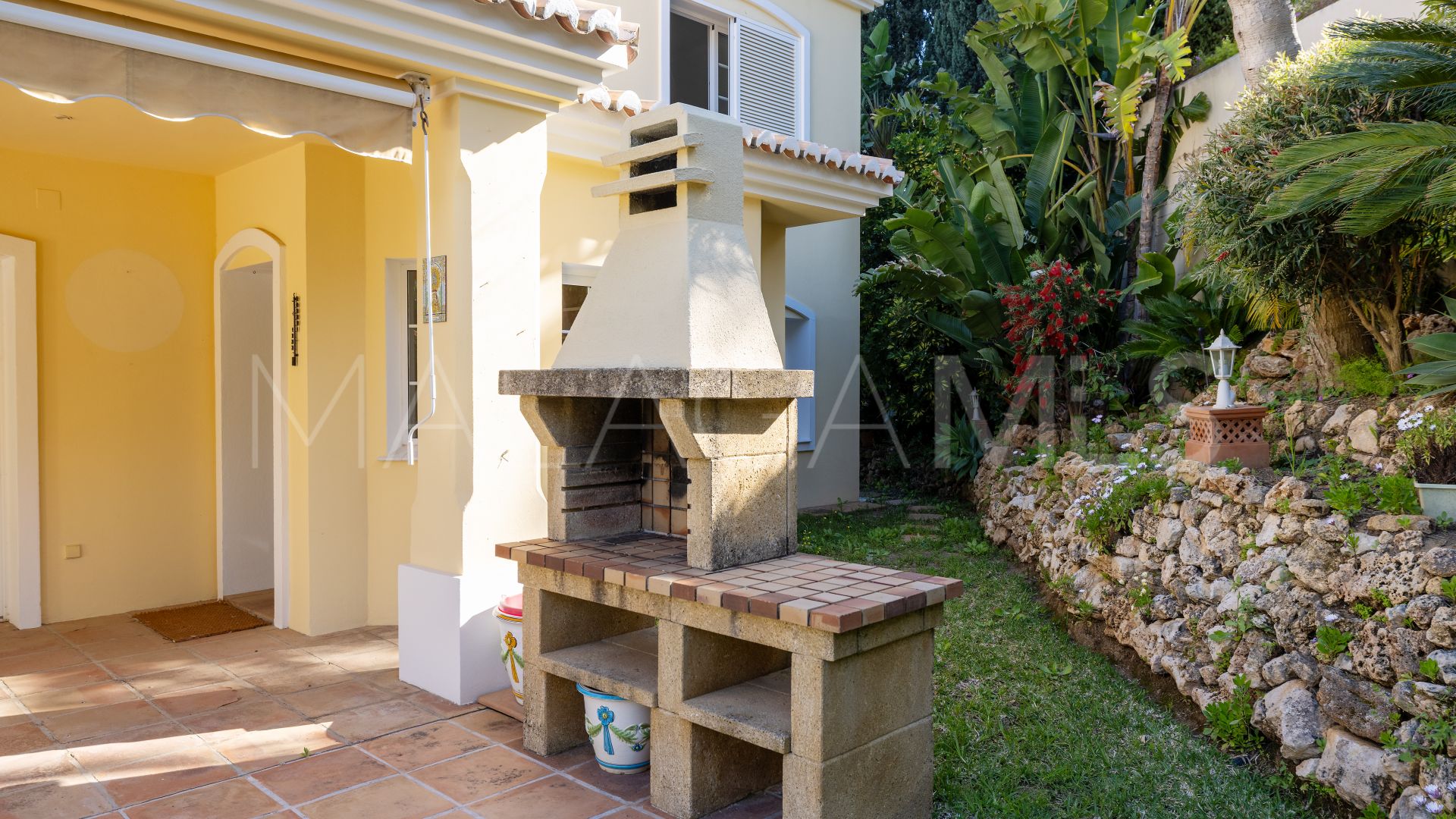 Villa for sale in Calahonda