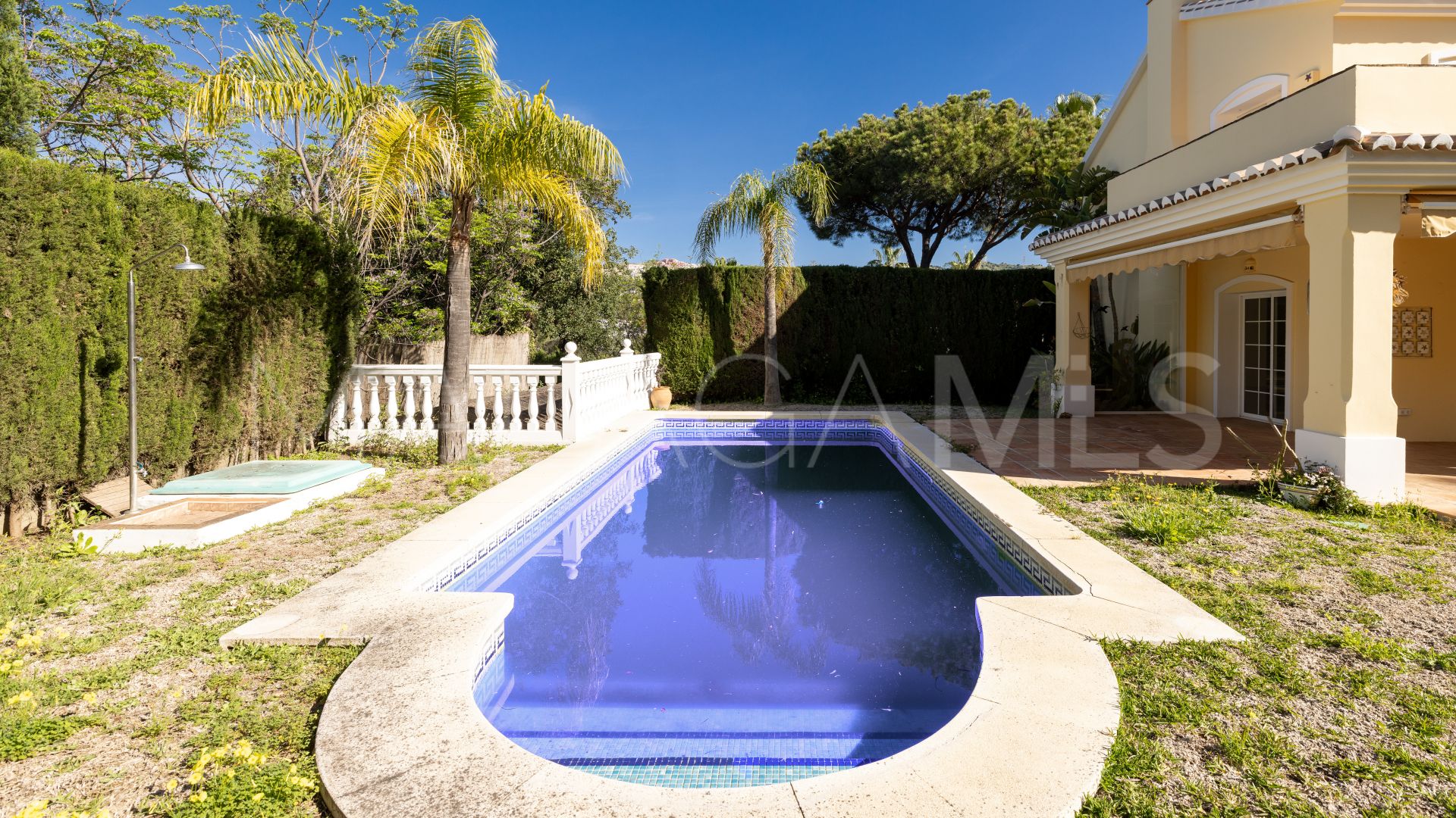 Villa for sale in Calahonda