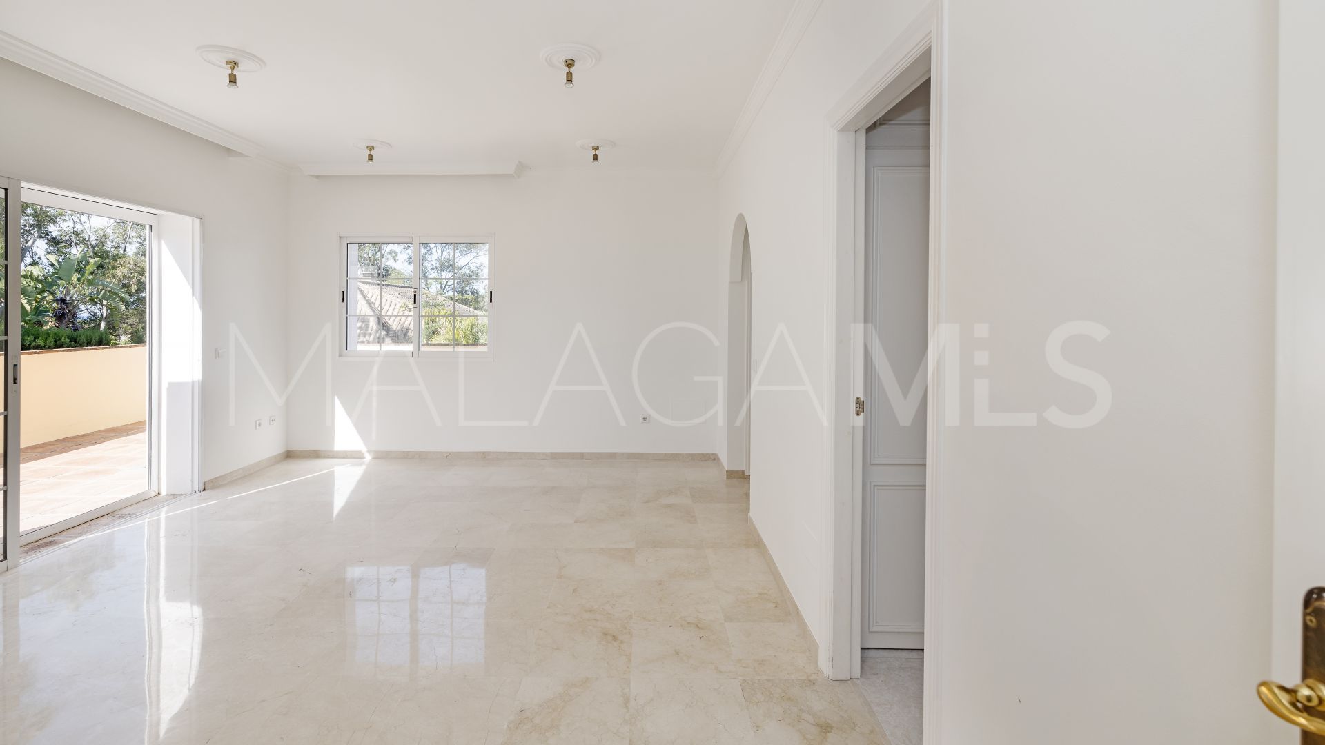 Villa for sale in Calahonda