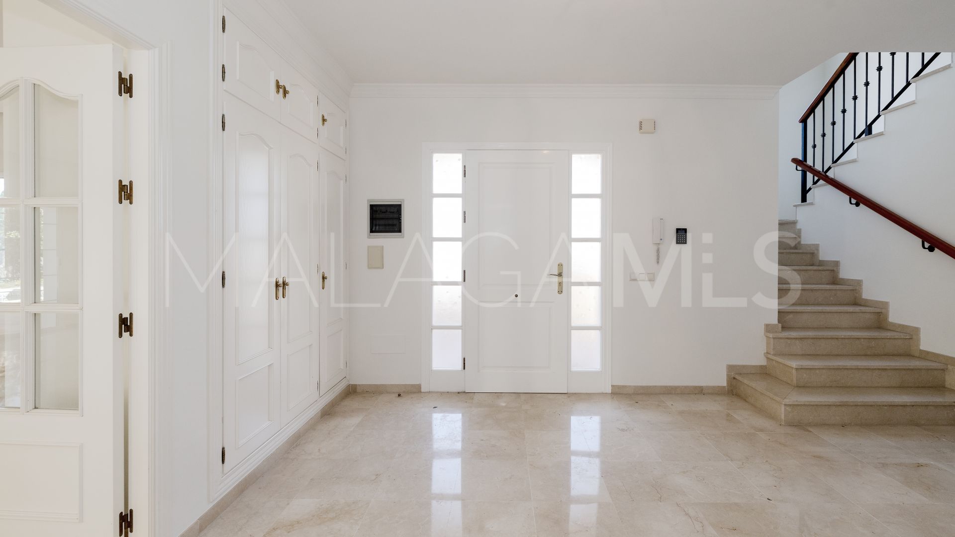 Villa for sale in Calahonda