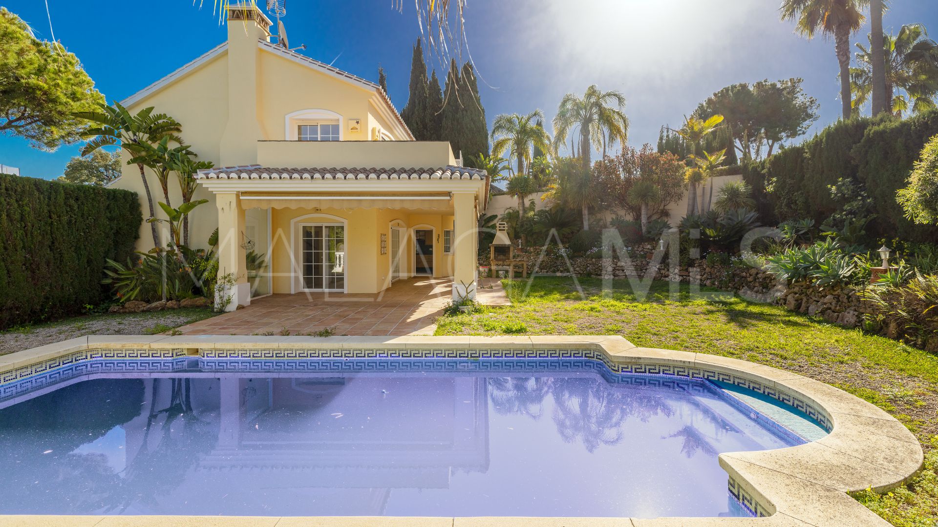 Villa for sale in Calahonda