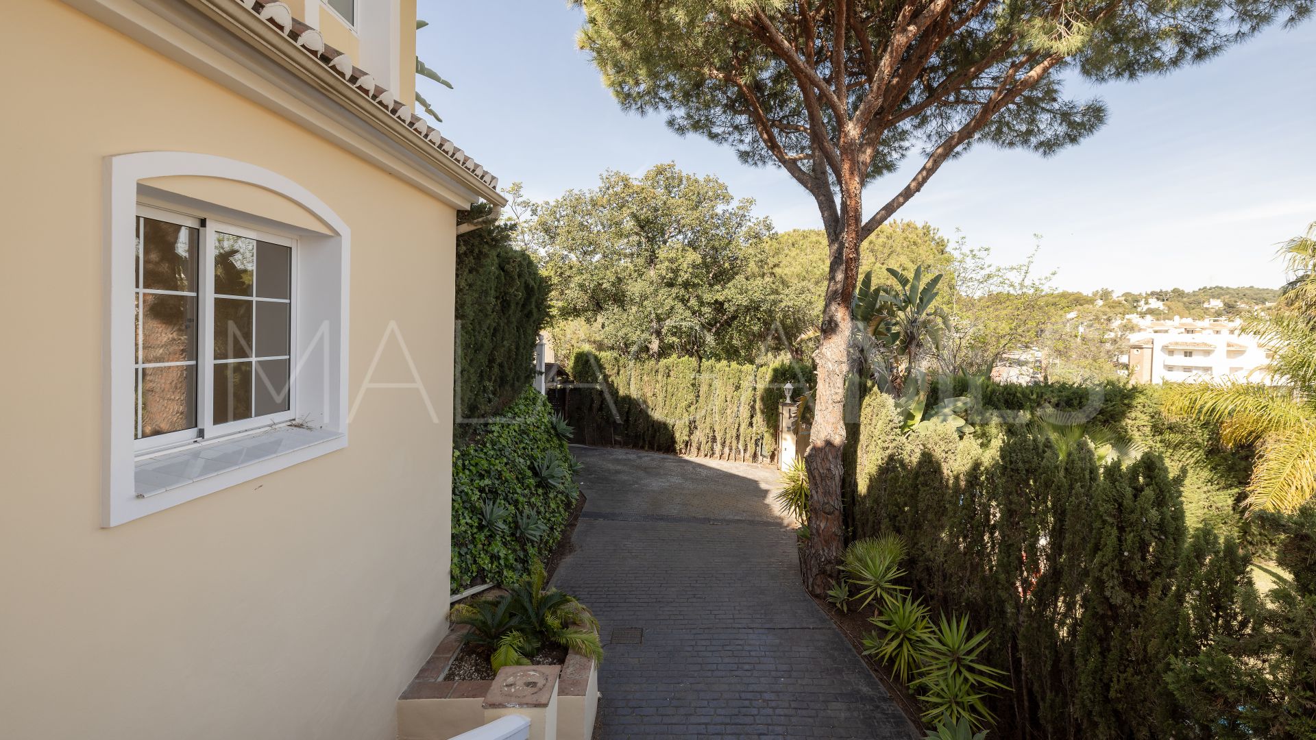Villa for sale in Calahonda