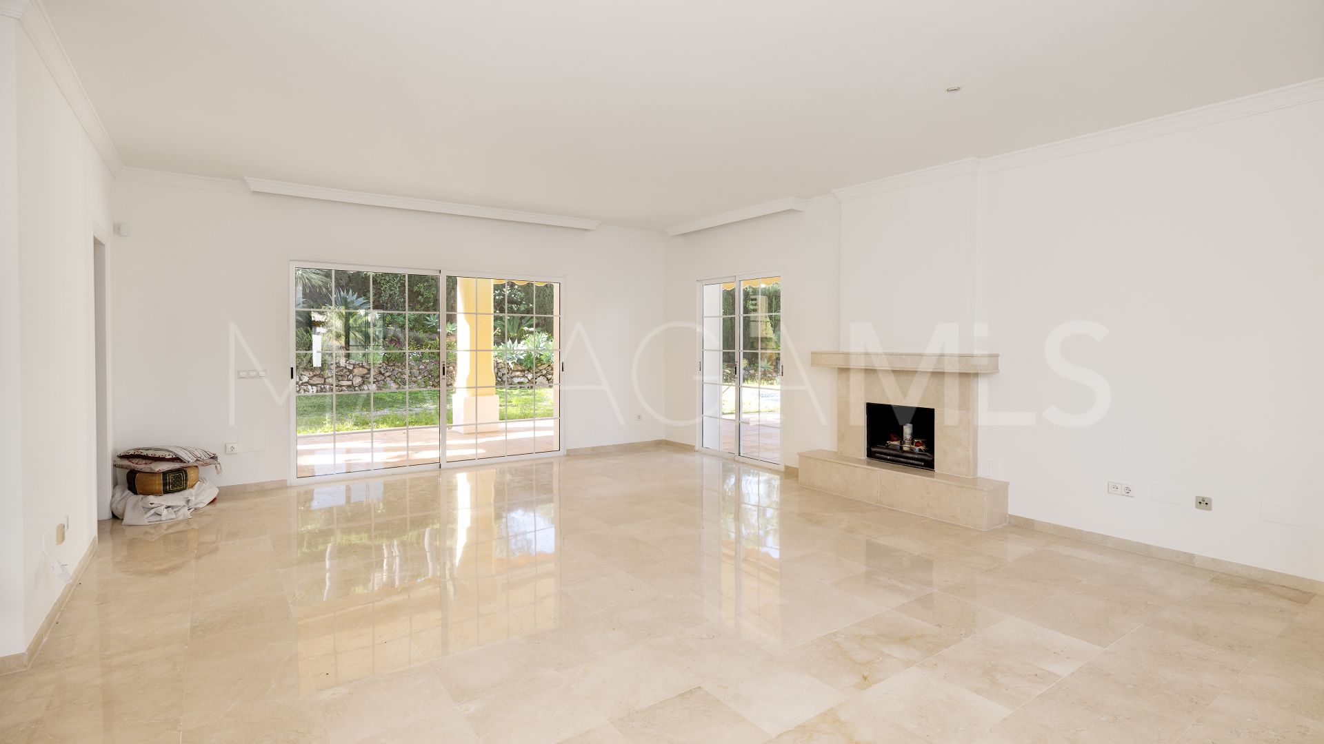 Villa for sale in Calahonda