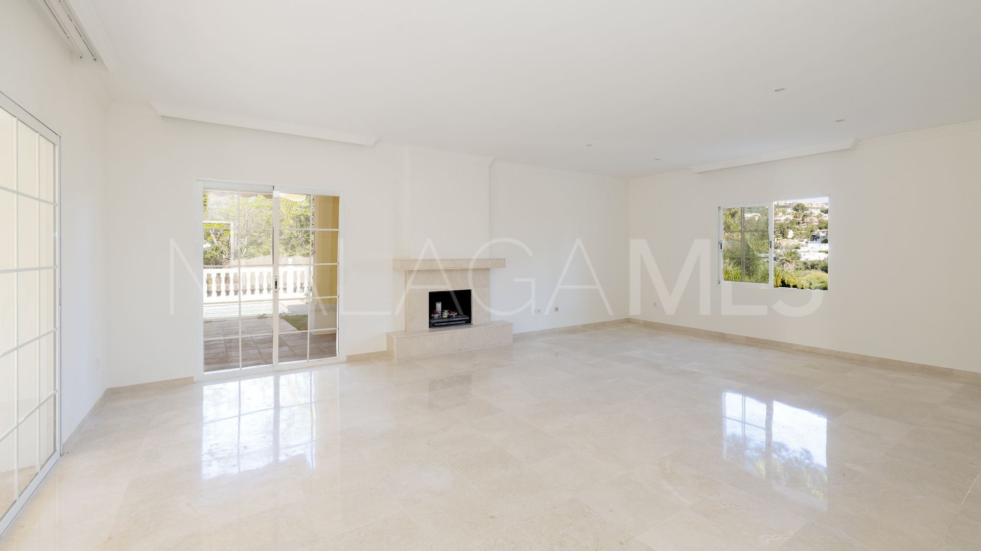 Villa for sale in Calahonda
