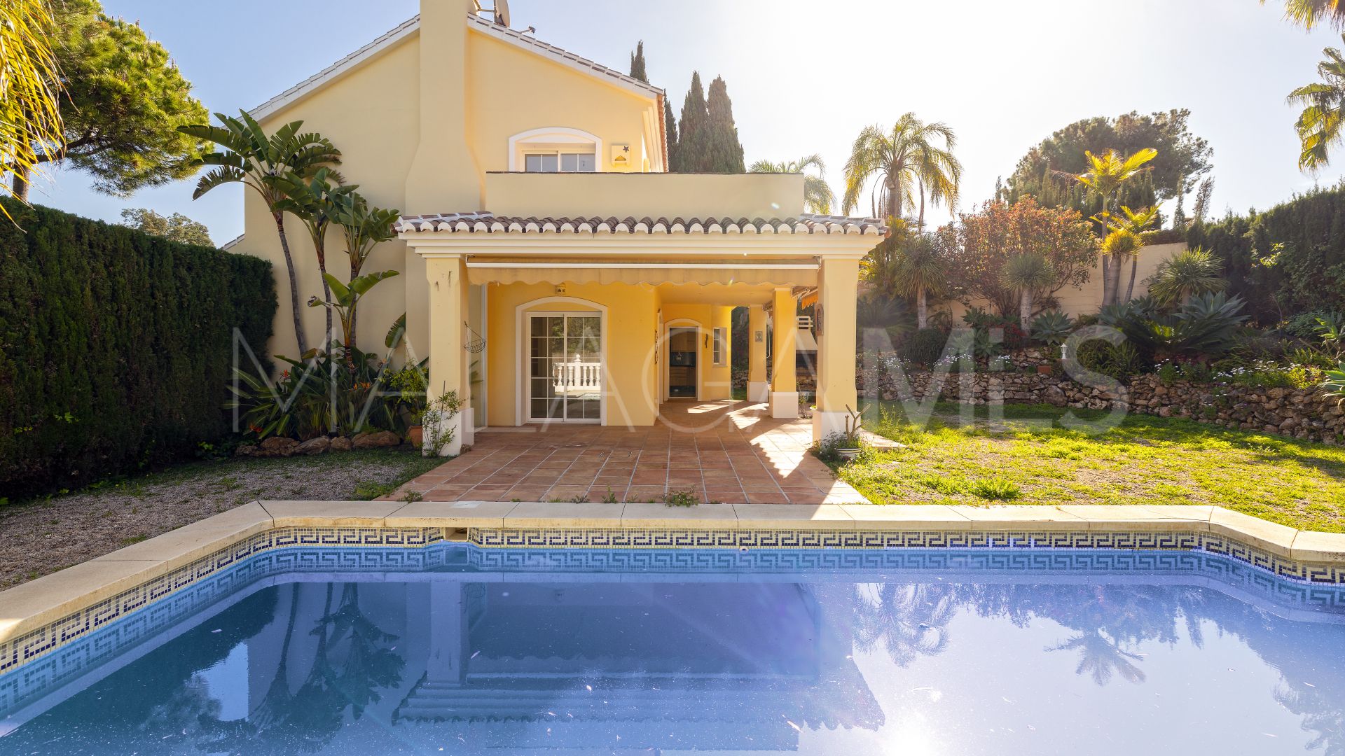 Villa for sale in Calahonda
