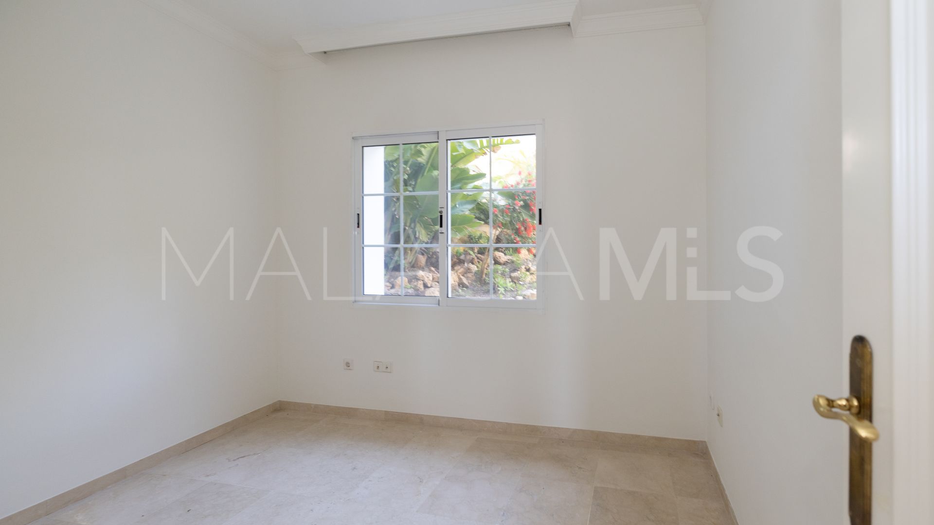 Villa for sale in Calahonda