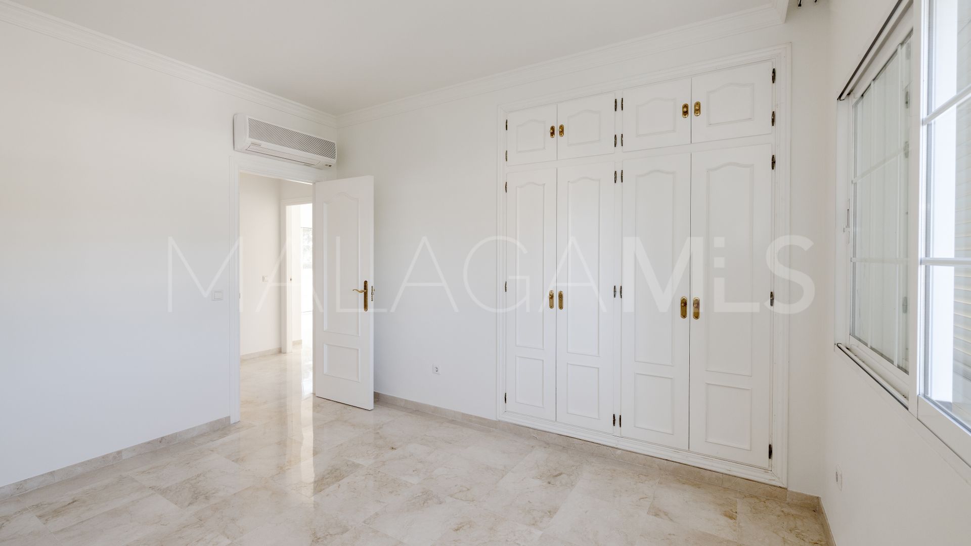 Villa for sale in Calahonda
