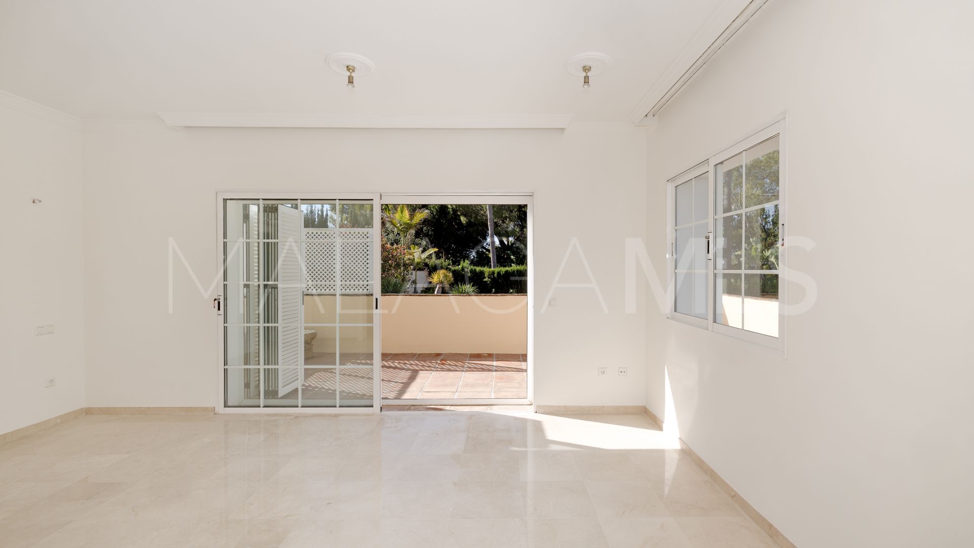 Villa for sale in Calahonda