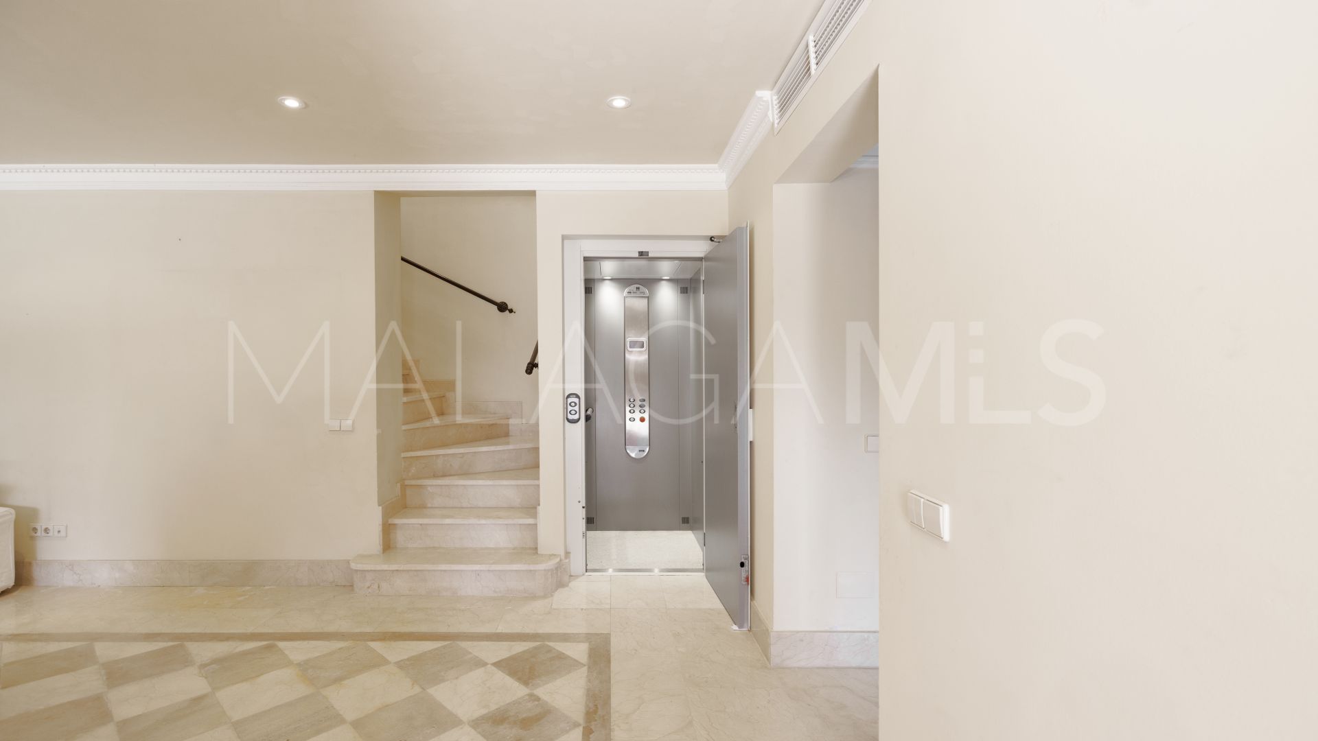 Buy villa in Casablanca with 5 bedrooms