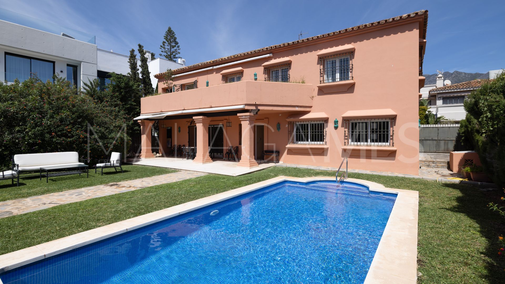 Buy villa in Casablanca with 5 bedrooms