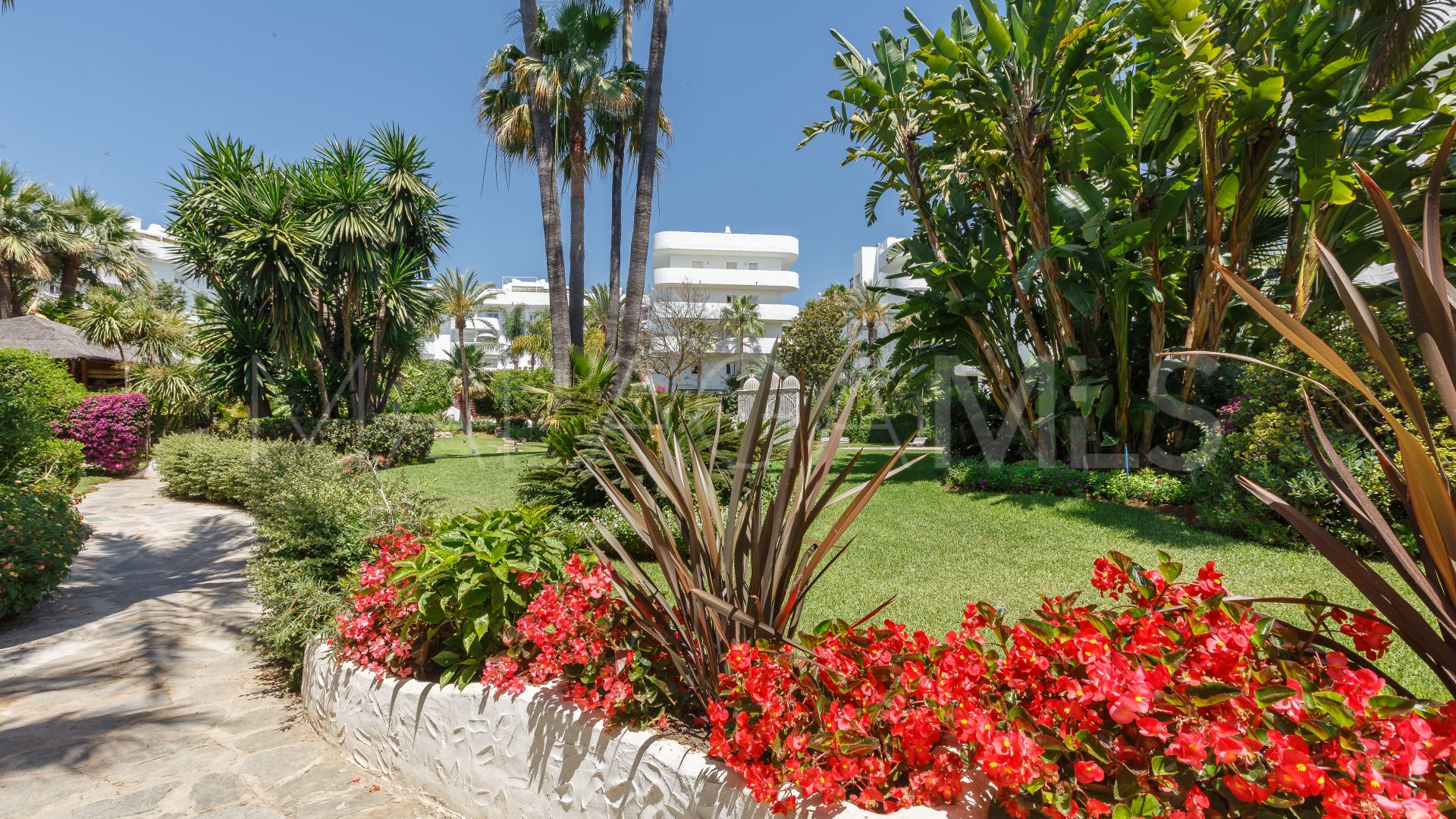 Duplex penthouse for sale in Marbella Real