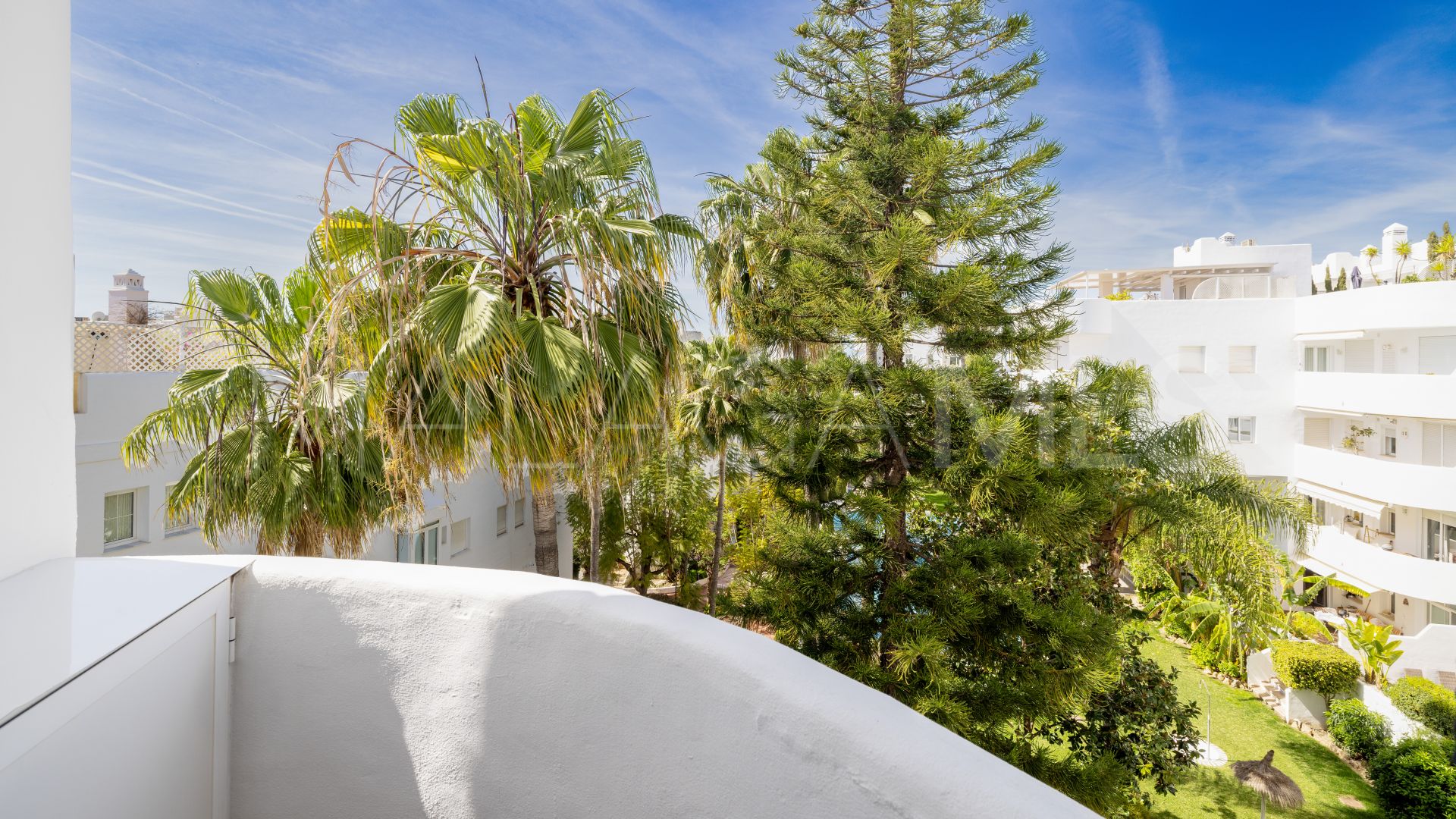 Duplex penthouse for sale in Marbella Real