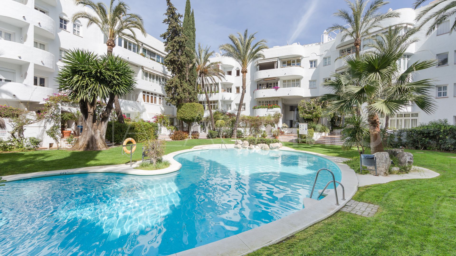 Duplex penthouse for sale in Marbella Real