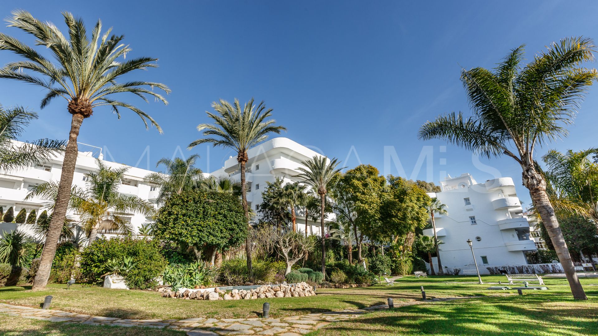 Duplex penthouse for sale in Marbella Real
