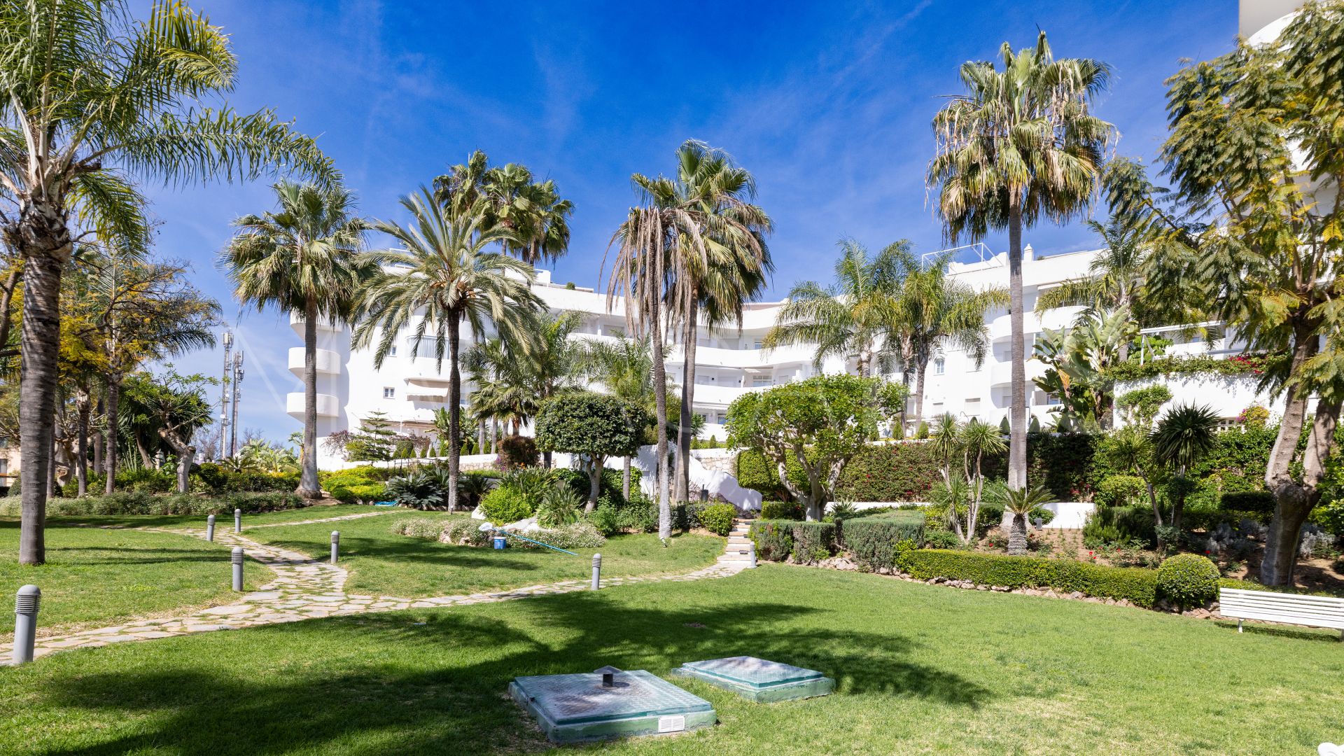 Duplex penthouse for sale in Marbella Real