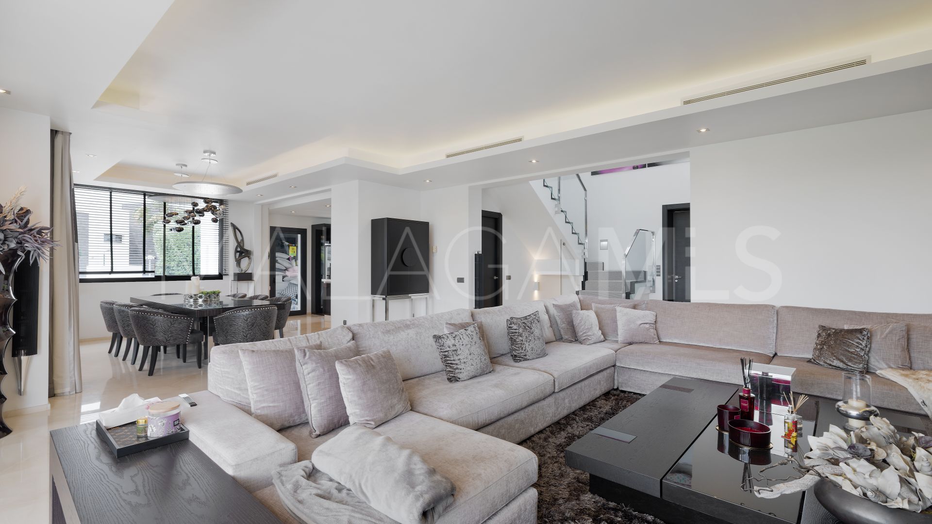 Villa for sale in Altos de Puente Romano
