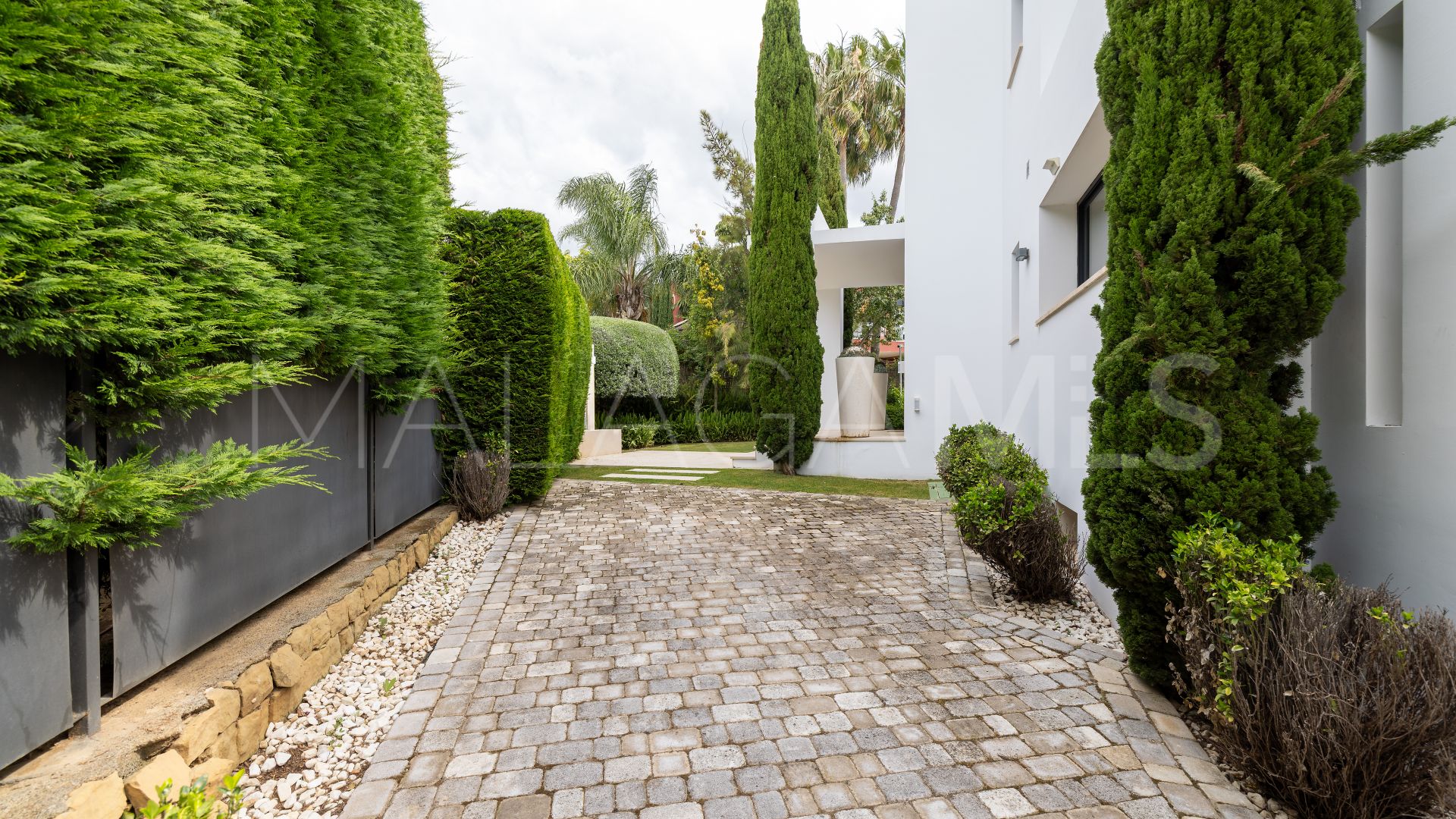 Villa for sale in Altos de Puente Romano