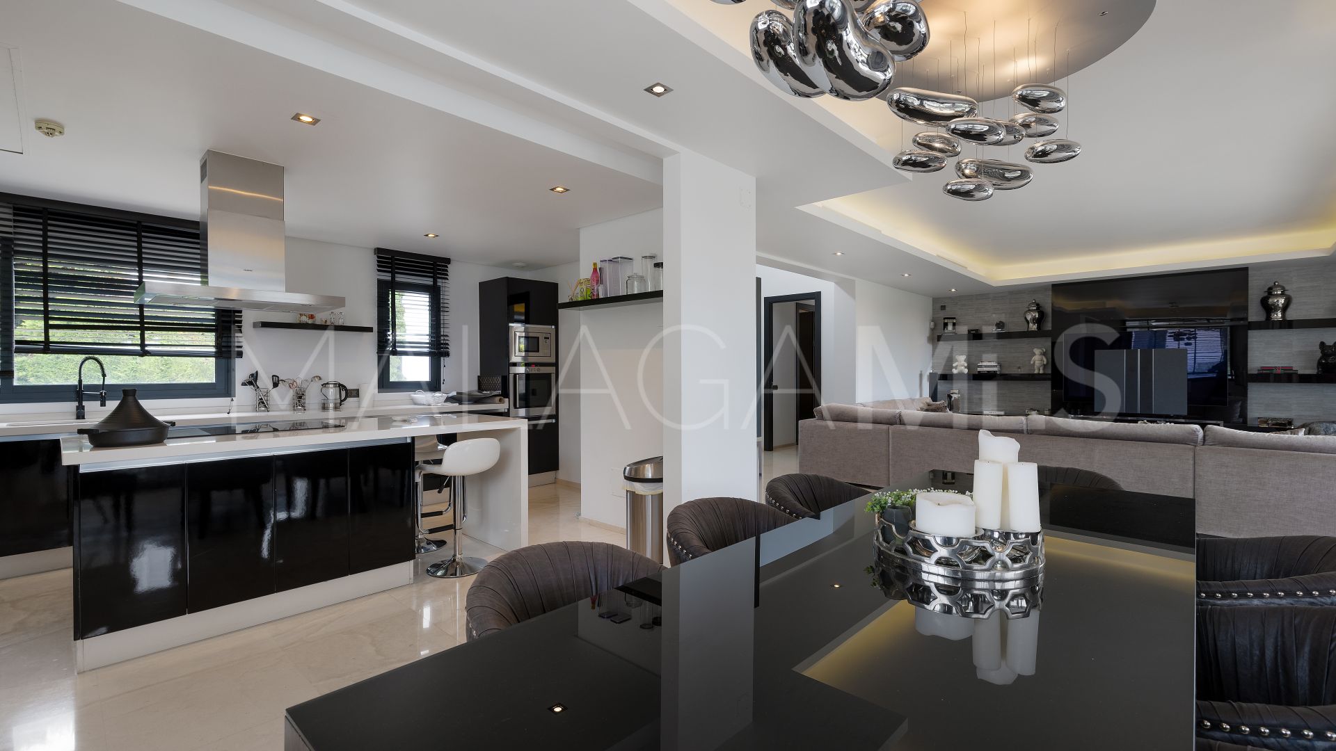 Villa for sale in Altos de Puente Romano