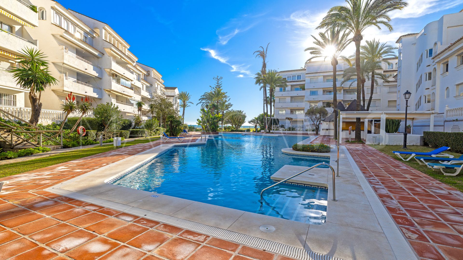 Atico duplex a la venta with 4 bedrooms in Marbesa