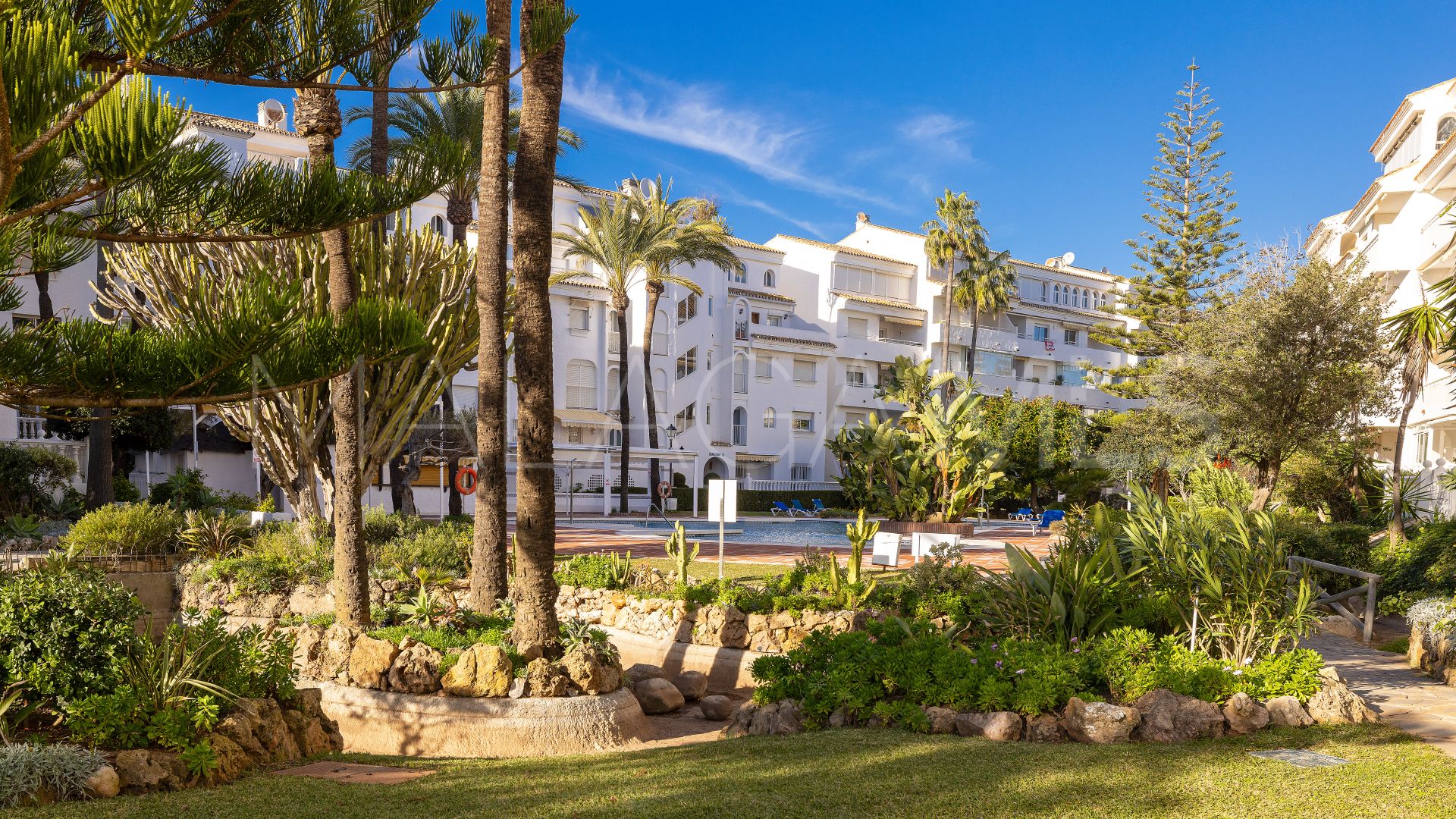 Atico duplex a la venta with 4 bedrooms in Marbesa