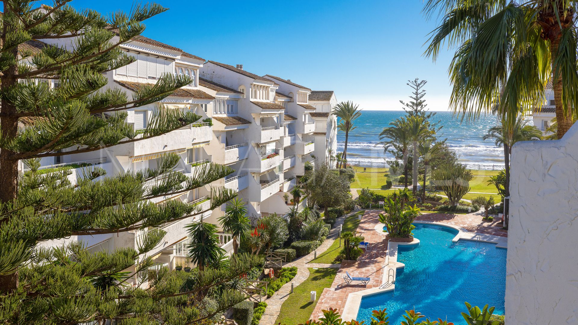 Atico duplex a la venta with 4 bedrooms in Marbesa