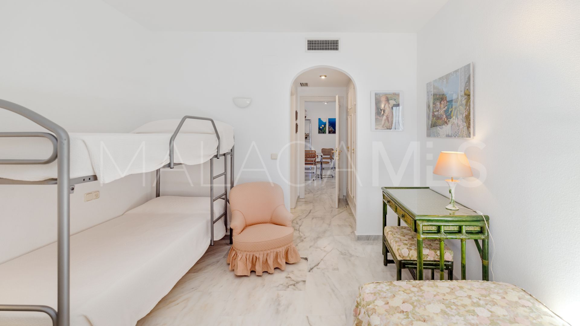 For sale apartment in Golden Beach