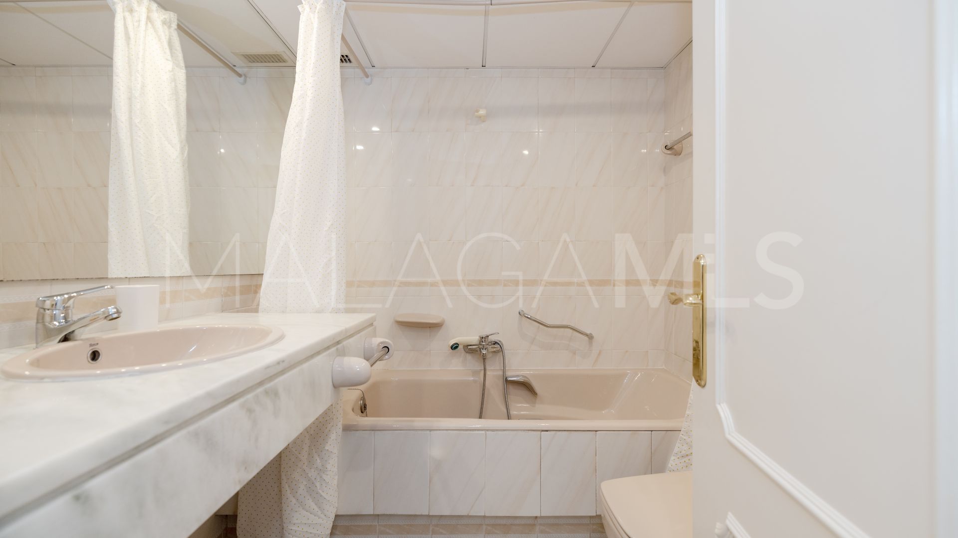 For sale apartment in Golden Beach