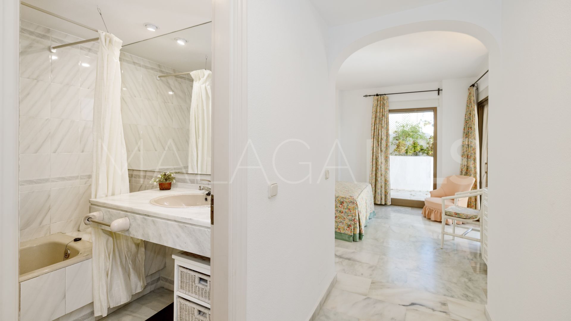 For sale apartment in Golden Beach