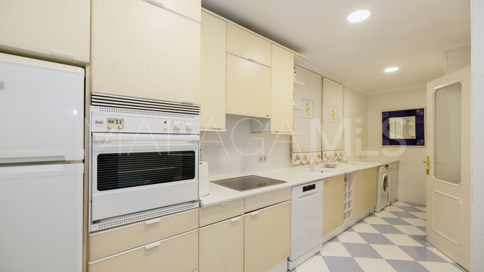 For sale apartment in Golden Beach