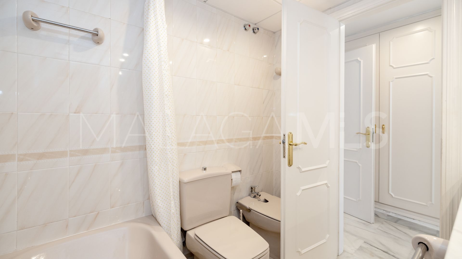 For sale apartment in Golden Beach