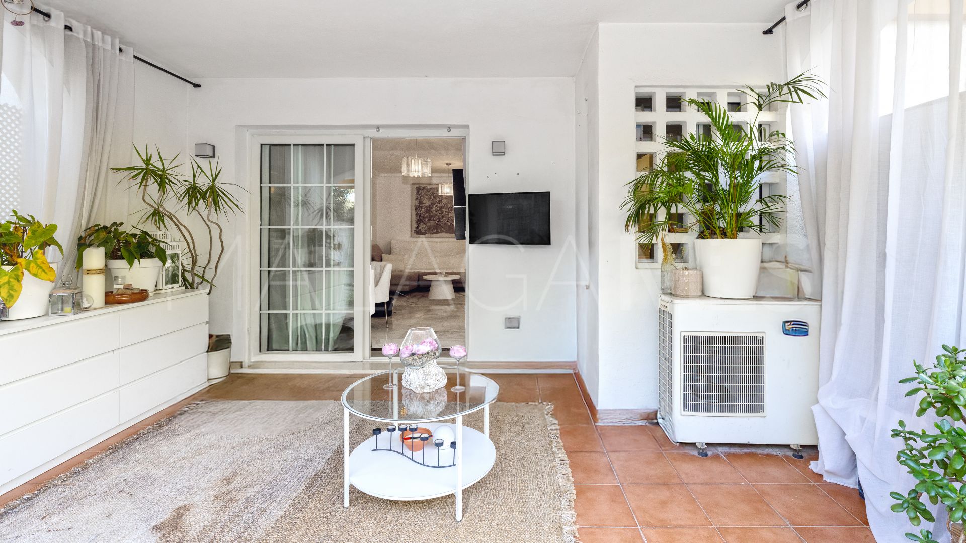 For sale ground floor apartment with 2 bedrooms in Los Pinos de Nagüeles