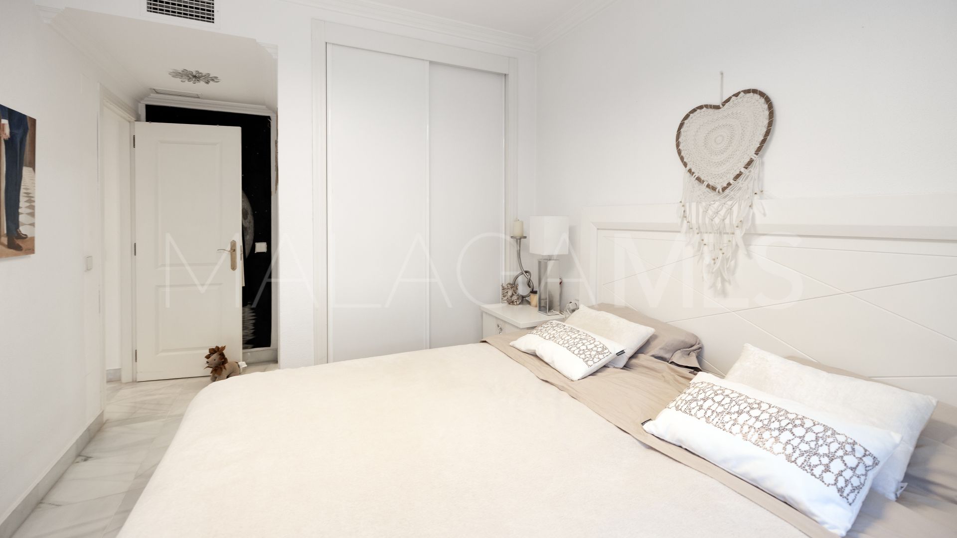 For sale ground floor apartment with 2 bedrooms in Los Pinos de Nagüeles