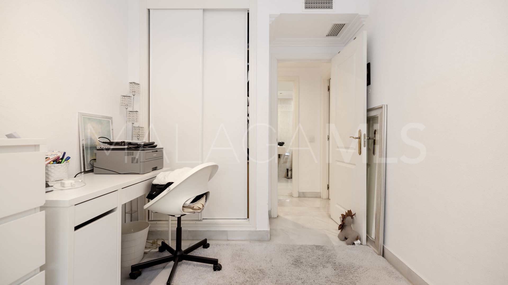 For sale ground floor apartment with 2 bedrooms in Los Pinos de Nagüeles