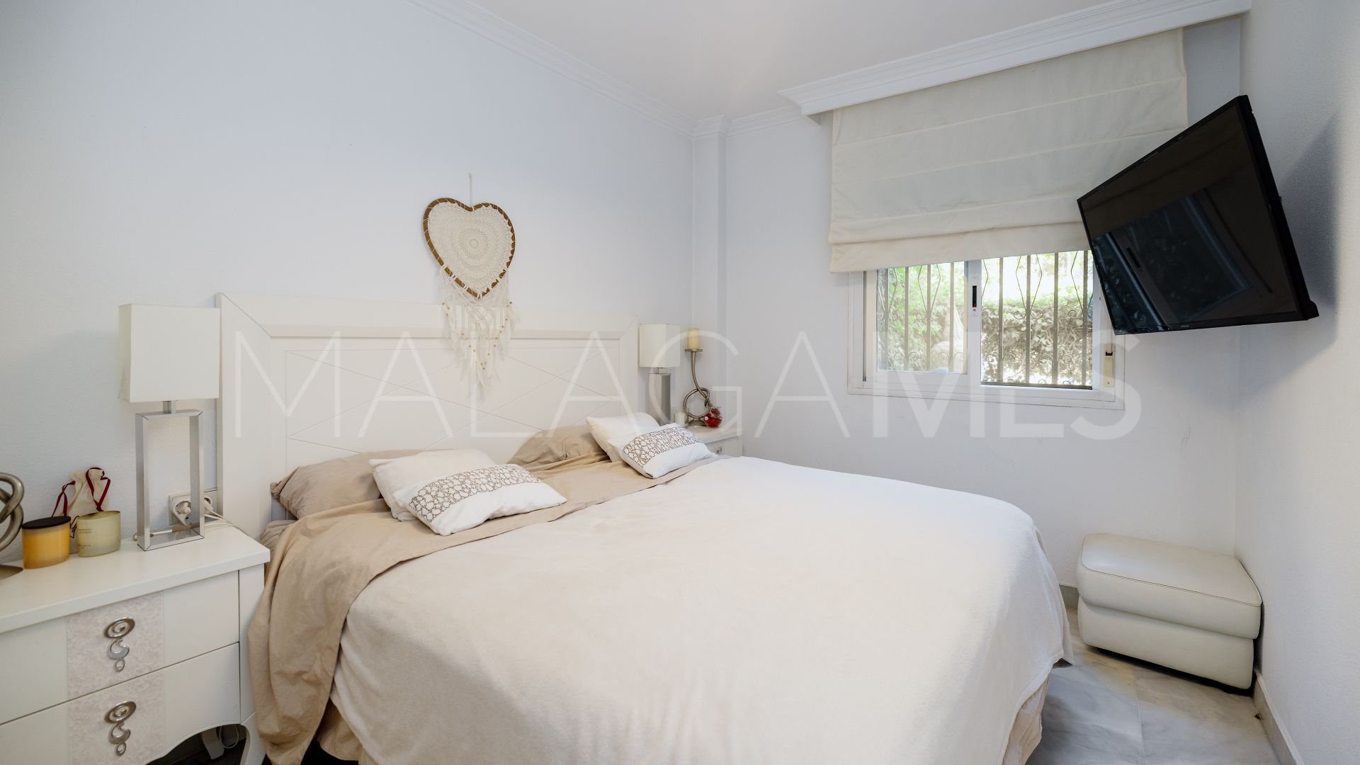 For sale ground floor apartment with 2 bedrooms in Los Pinos de Nagüeles