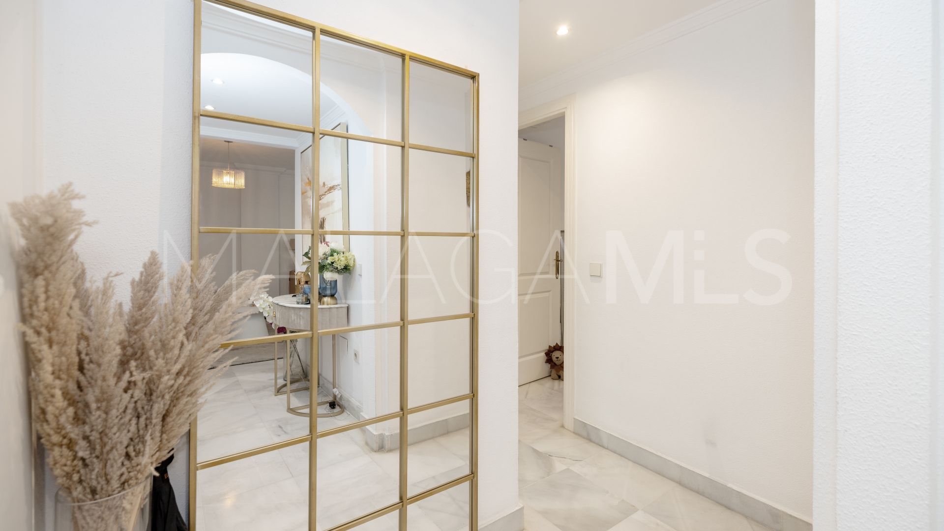 For sale ground floor apartment with 2 bedrooms in Los Pinos de Nagüeles