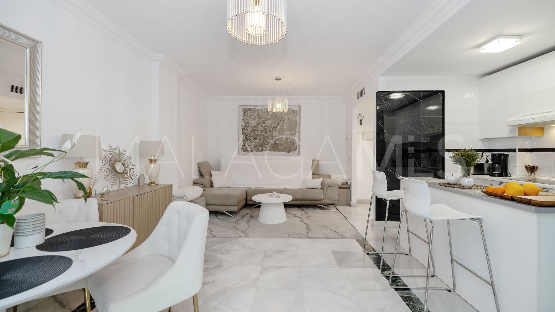 For sale ground floor apartment with 2 bedrooms in Los Pinos de Nagüeles