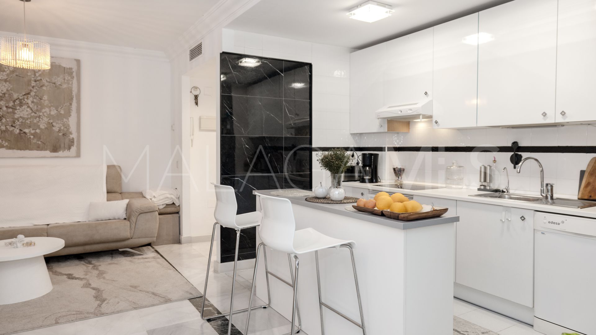 For sale ground floor apartment with 2 bedrooms in Los Pinos de Nagüeles