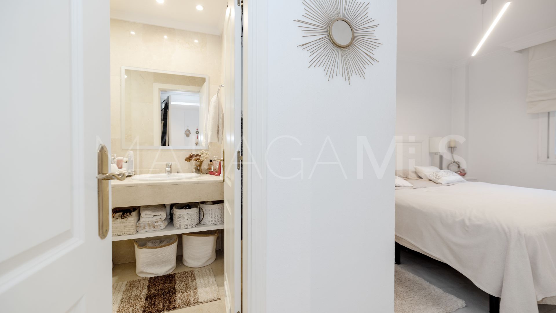 For sale ground floor apartment with 2 bedrooms in Los Pinos de Nagüeles