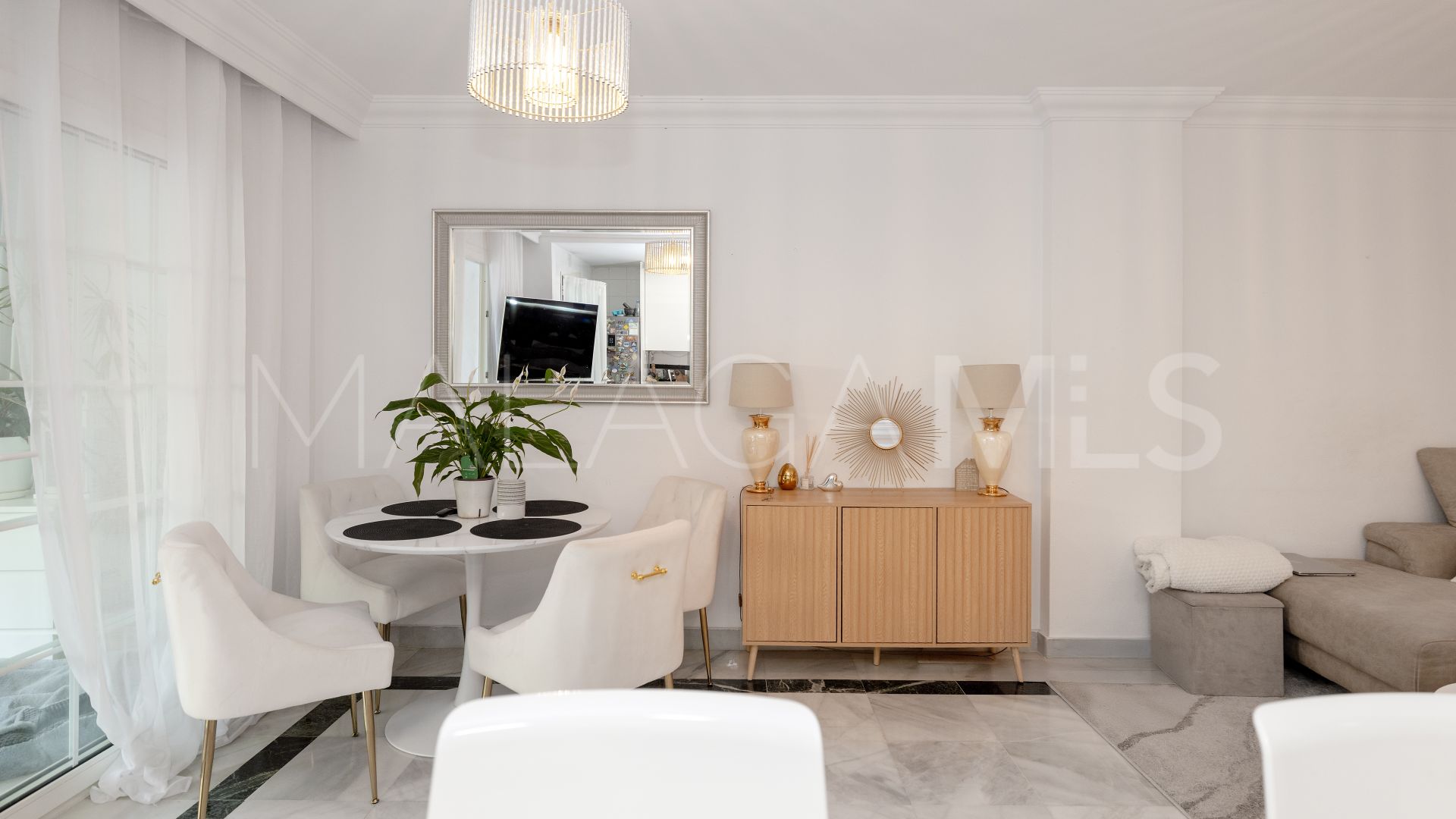 For sale ground floor apartment with 2 bedrooms in Los Pinos de Nagüeles