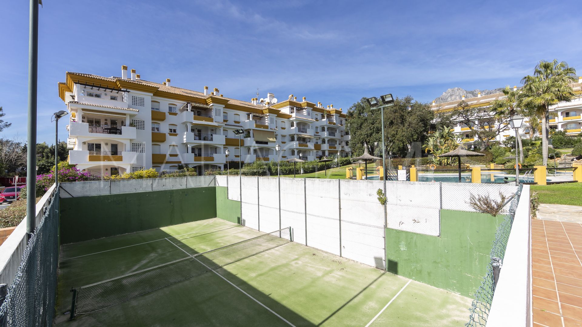 For sale ground floor apartment with 2 bedrooms in Los Pinos de Nagüeles