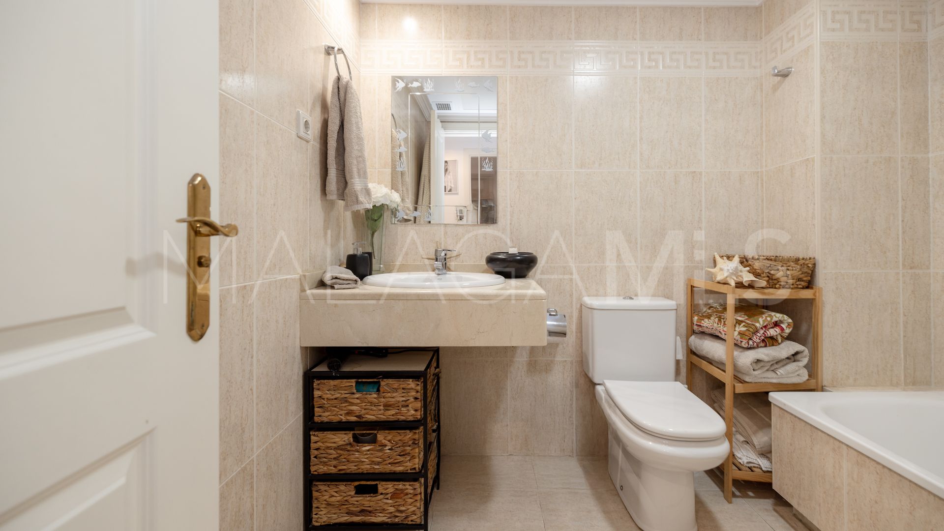 For sale ground floor apartment with 2 bedrooms in Los Pinos de Nagüeles