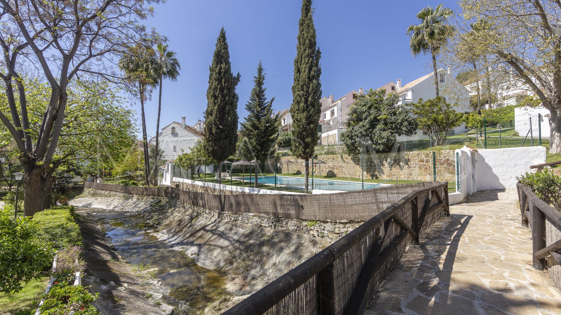 For sale El Capricho town house