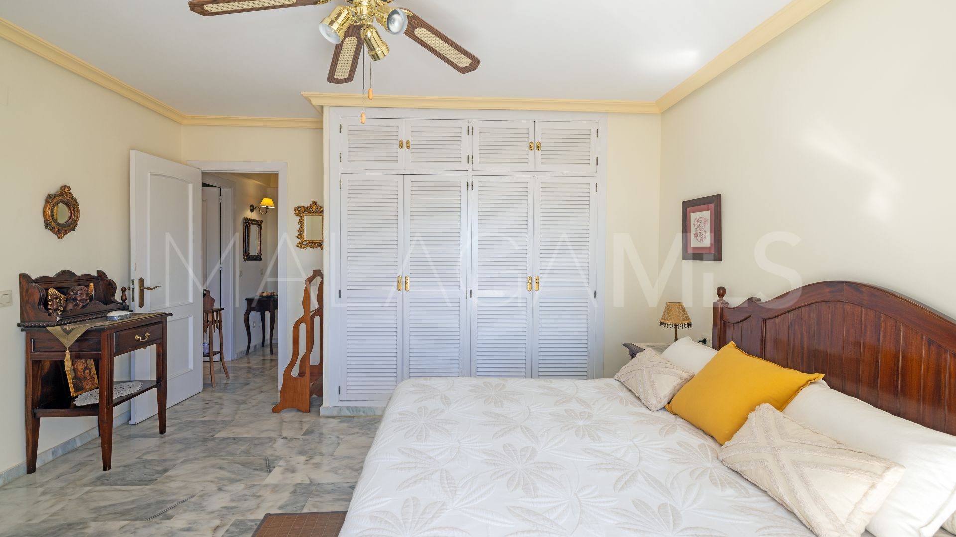 For sale El Capricho town house