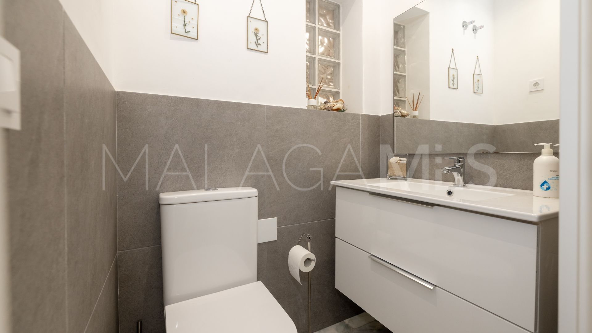 For sale El Capricho town house