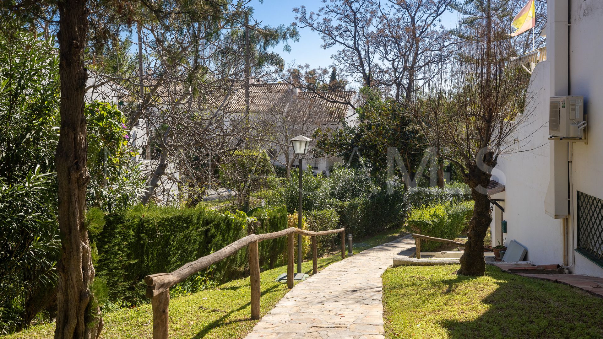 For sale El Capricho town house