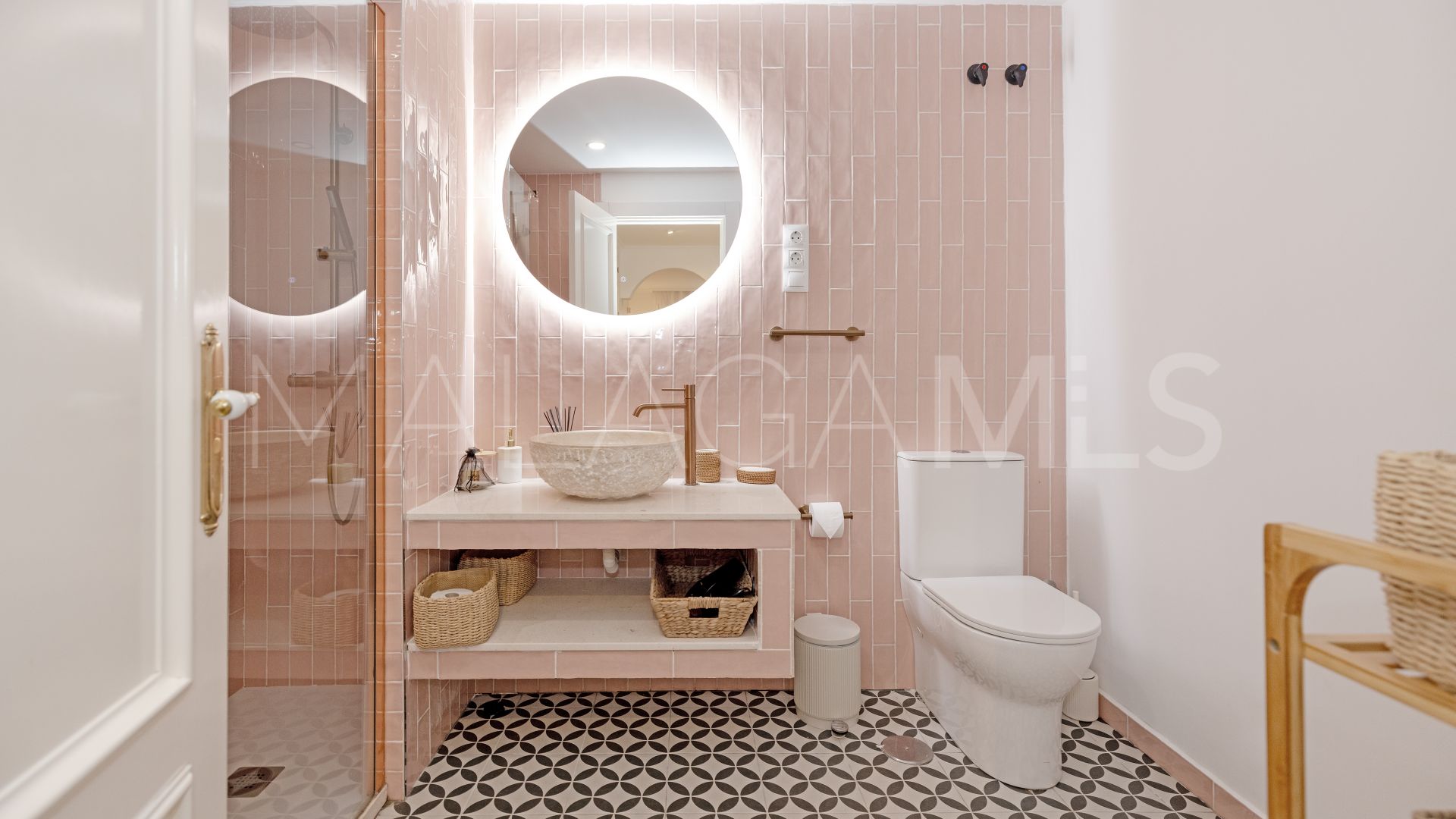 2 bedrooms ground floor apartment for sale in White Pearl Beach