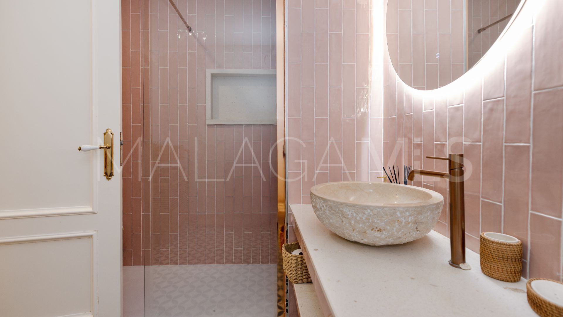 2 bedrooms ground floor apartment for sale in White Pearl Beach