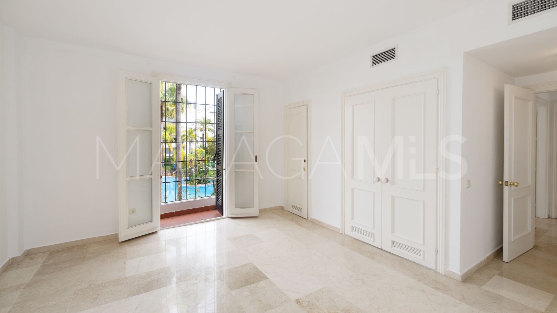 Se vende apartamento with 3 bedrooms in Jardines de las Golondrinas